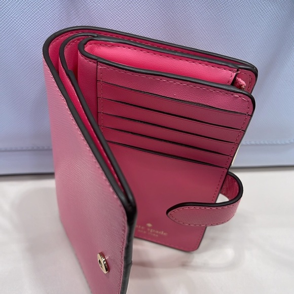 Kate Spade Madison Medium Compact Bifold Wallet
Blossom Pink
NWT - Picture 4 of 16